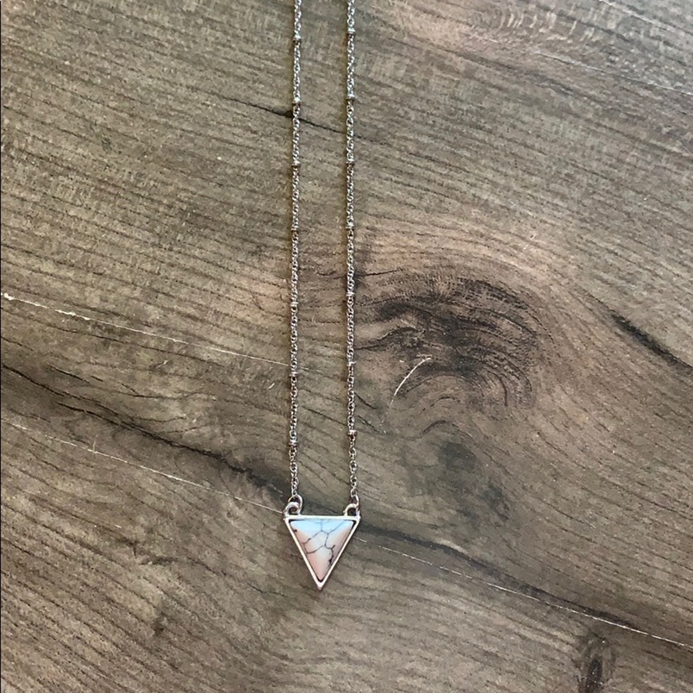 Stone Necklace with detailed Chain